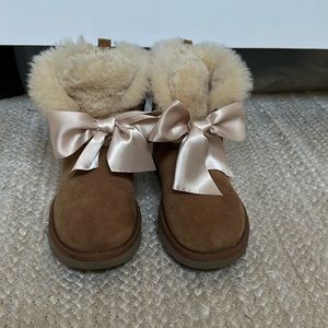 CHESTNUT BAILEY BOW UGGS